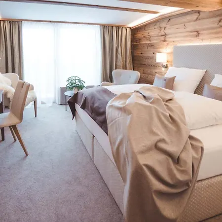 Hotel & Madlochblick Lech am Arlberg
