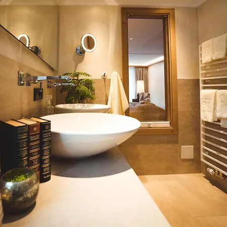 Hotel & Madlochblick Lech am Arlberg