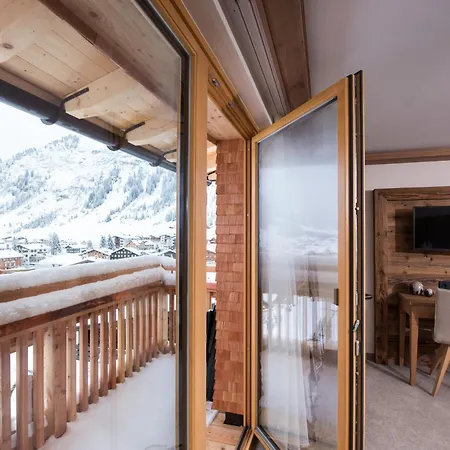 Hotel & Madlochblick Lech am Arlberg